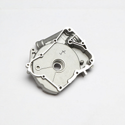 Крышка двигателя правая 152QMI, 157QMJ, 161QMK без сальников